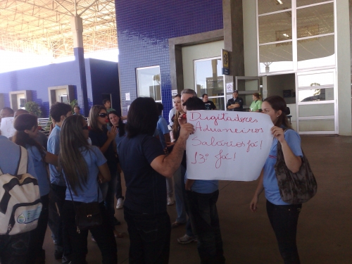 E a greve continua dos digitadores aduaneiros da Fronteira Brasil/Paraguai E a greve continua dos digitadores aduaneiros da Fronteira Brasil/Paraguai